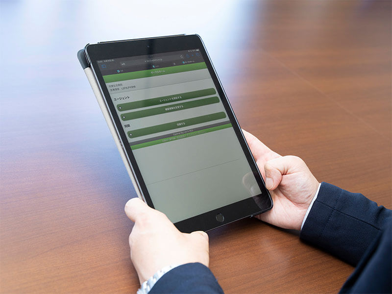 OPTiM Bizの導入でモバイルデバイス管理による煩わしさからの解放とITガバナンスの向上した社会福祉法人 同愛記念病院のタブレットイメージ